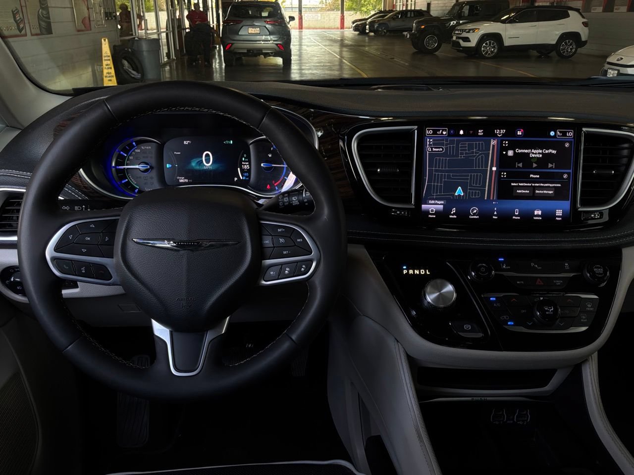 Used 2023 Chrysler Pacifica Limited FWD image 17