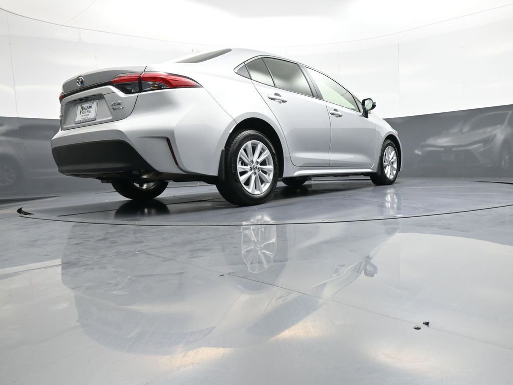 Certified 2025 Toyota Corolla XLE image 29