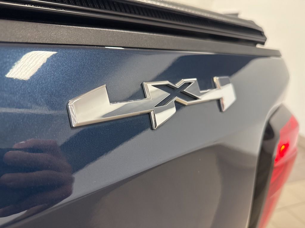 Used 2022 GMC Sierra 1500 SLT w/ SLT Convenience Package image 11