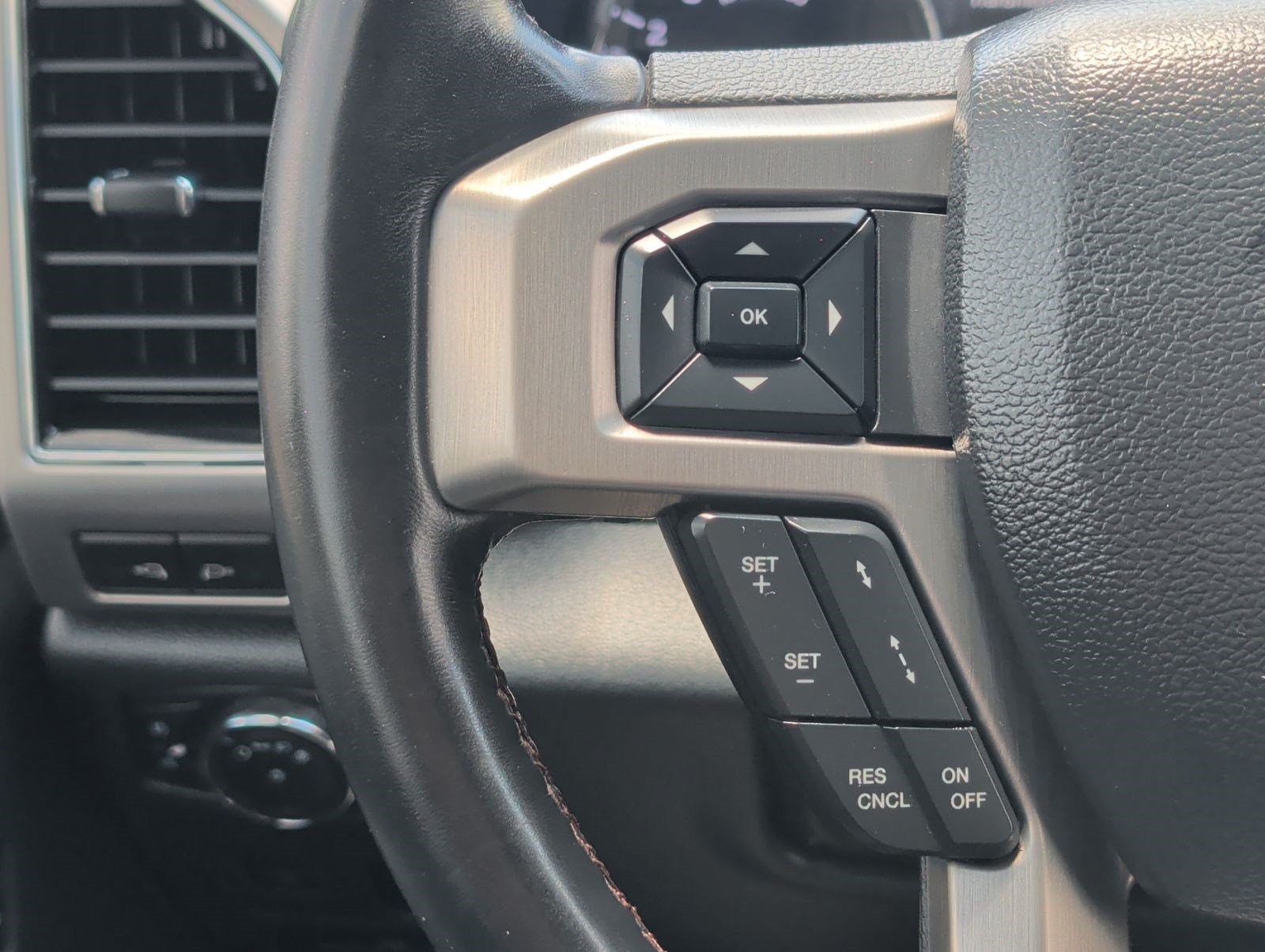 Used 2022 Ford F250 Platinum w/ FX4 Off-Road Package AWD/4WD image 14