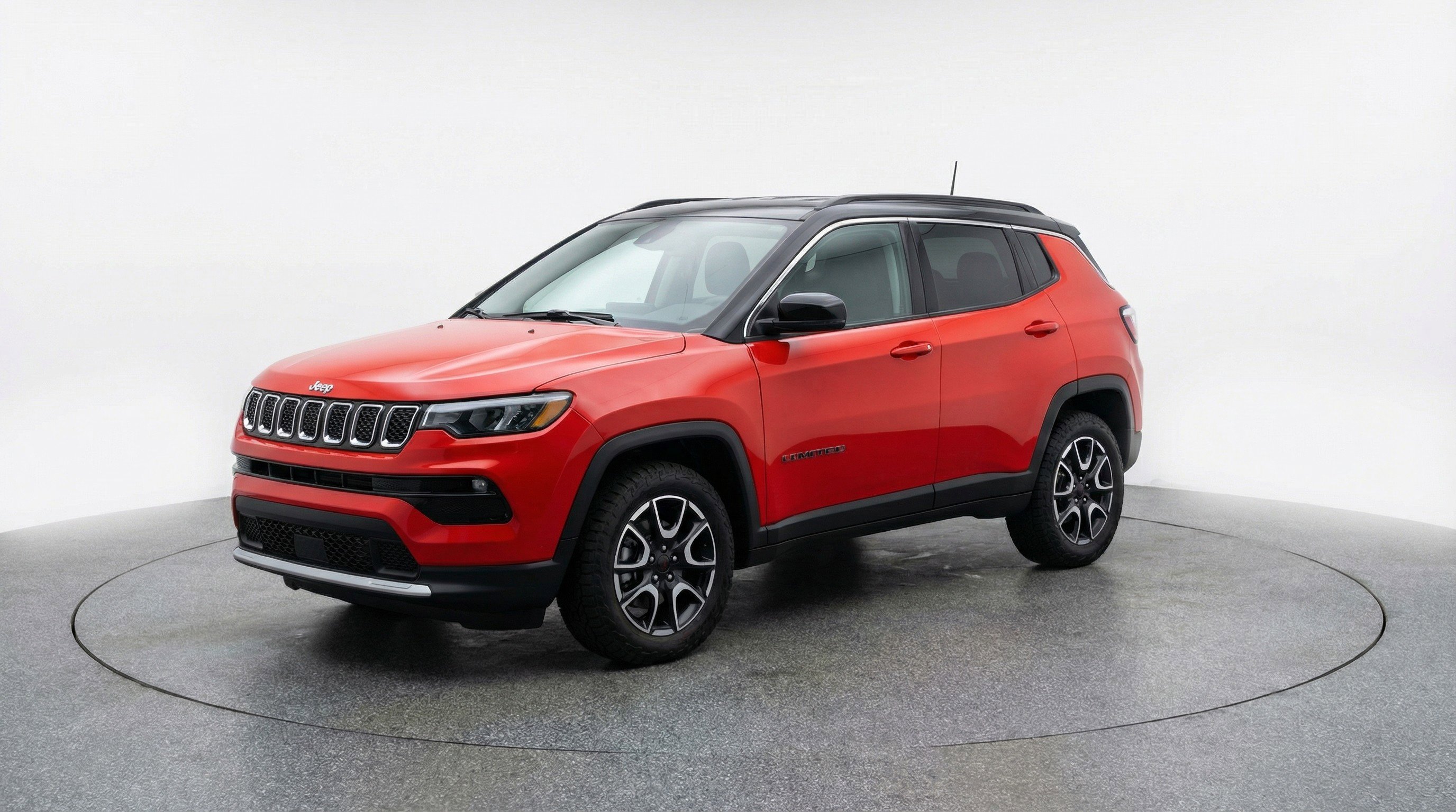 Used 2025 Jeep Compass Trailhawk image 3