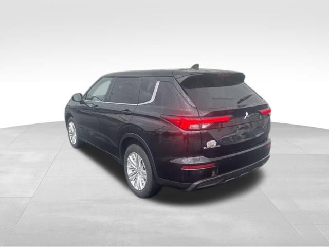 Used 2024 Mitsubishi Outlander ES image 2