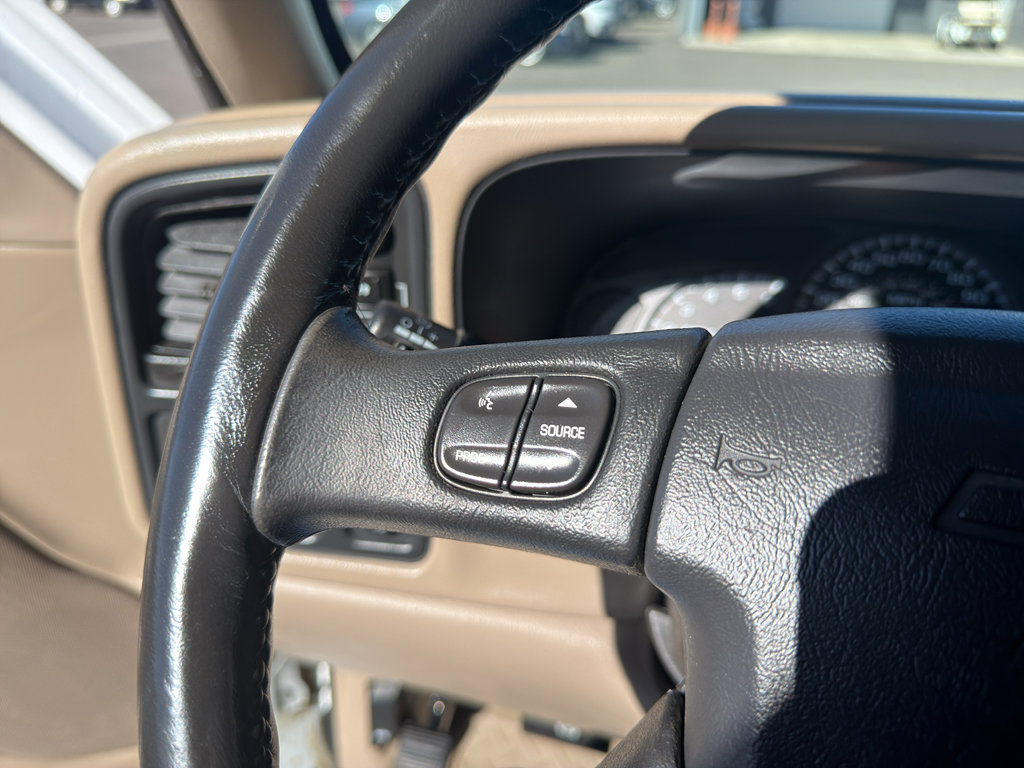 Used 2004 Chevrolet Silverado 1500 LS w/ Light Duty Power Package AWD/4WD image 4