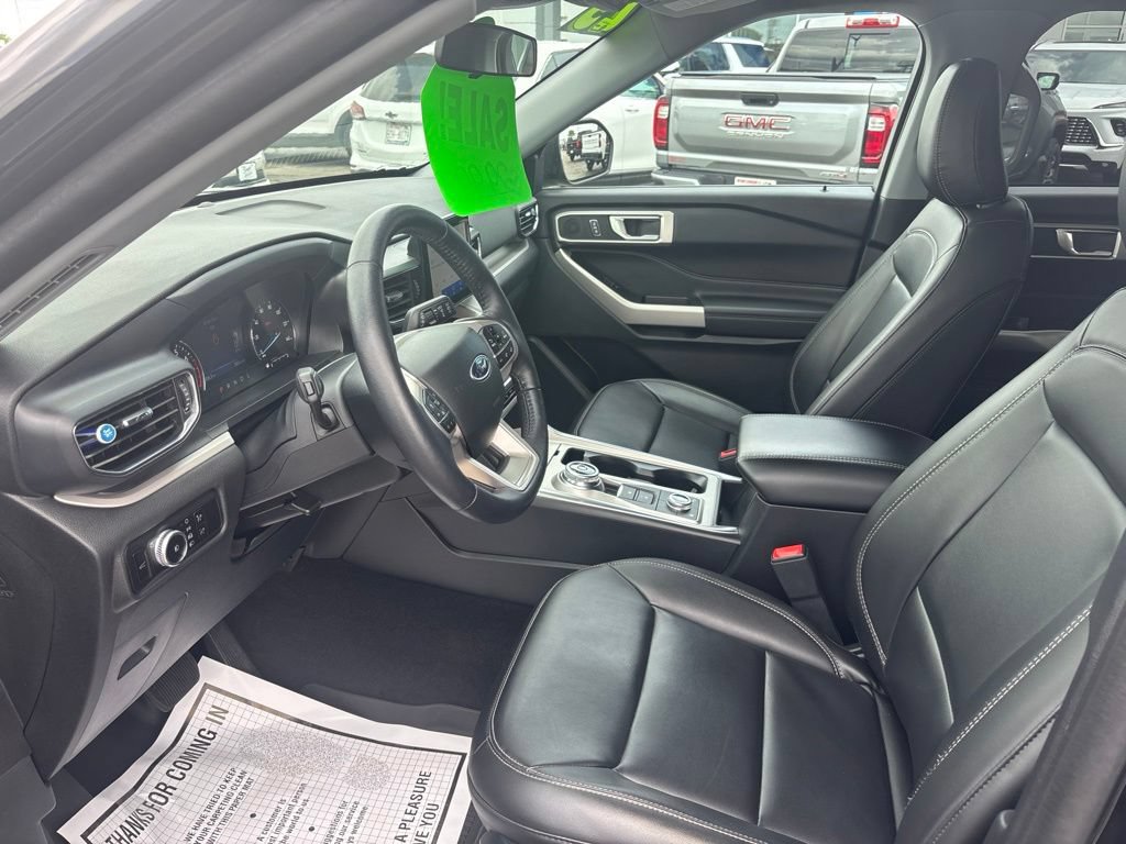 Used 2023 Ford Explorer XLT w/ Equipment Group 202A AWD/4WD image 11