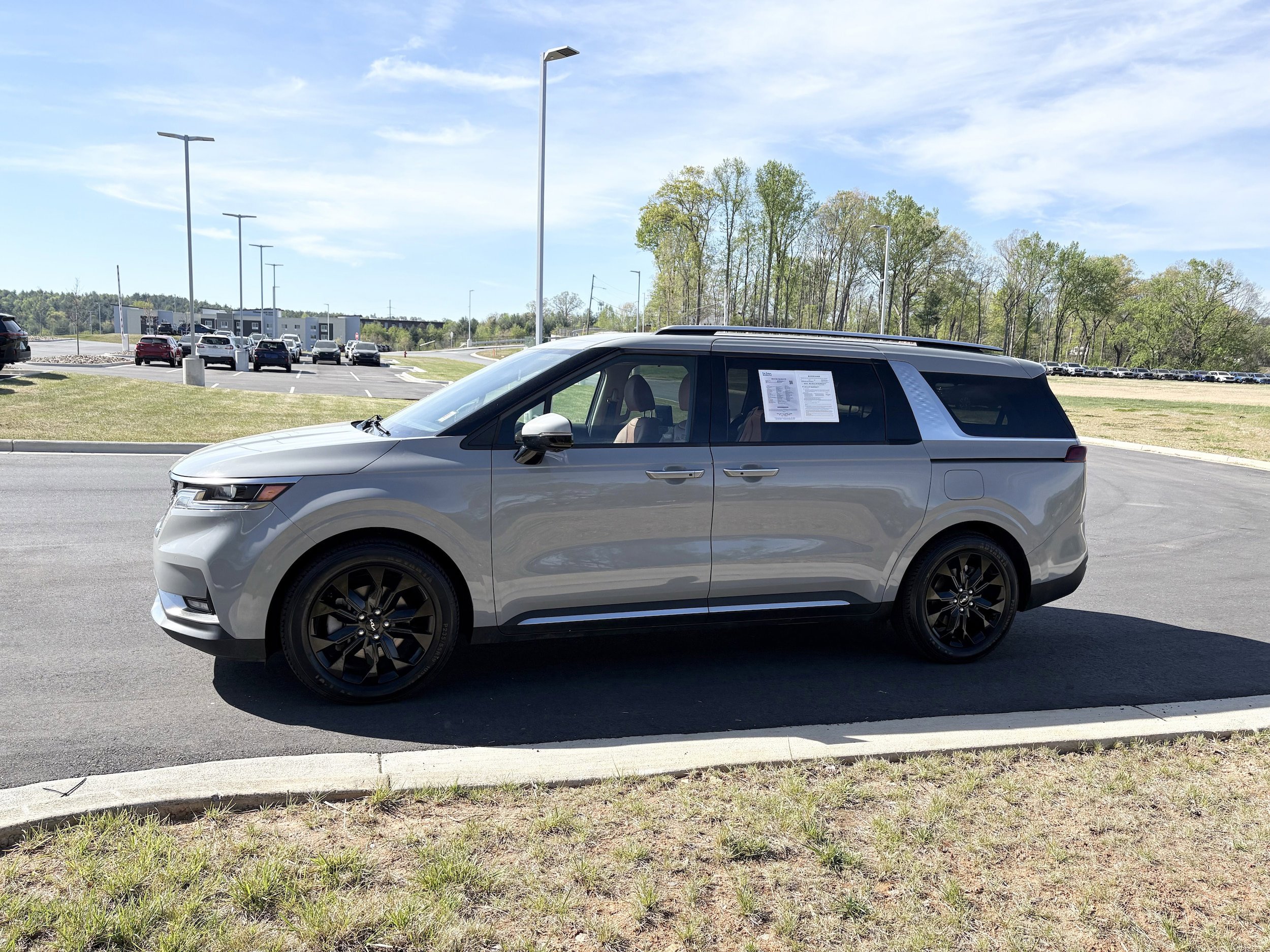 Used 2024 Kia Carnival SX FWD image 4
