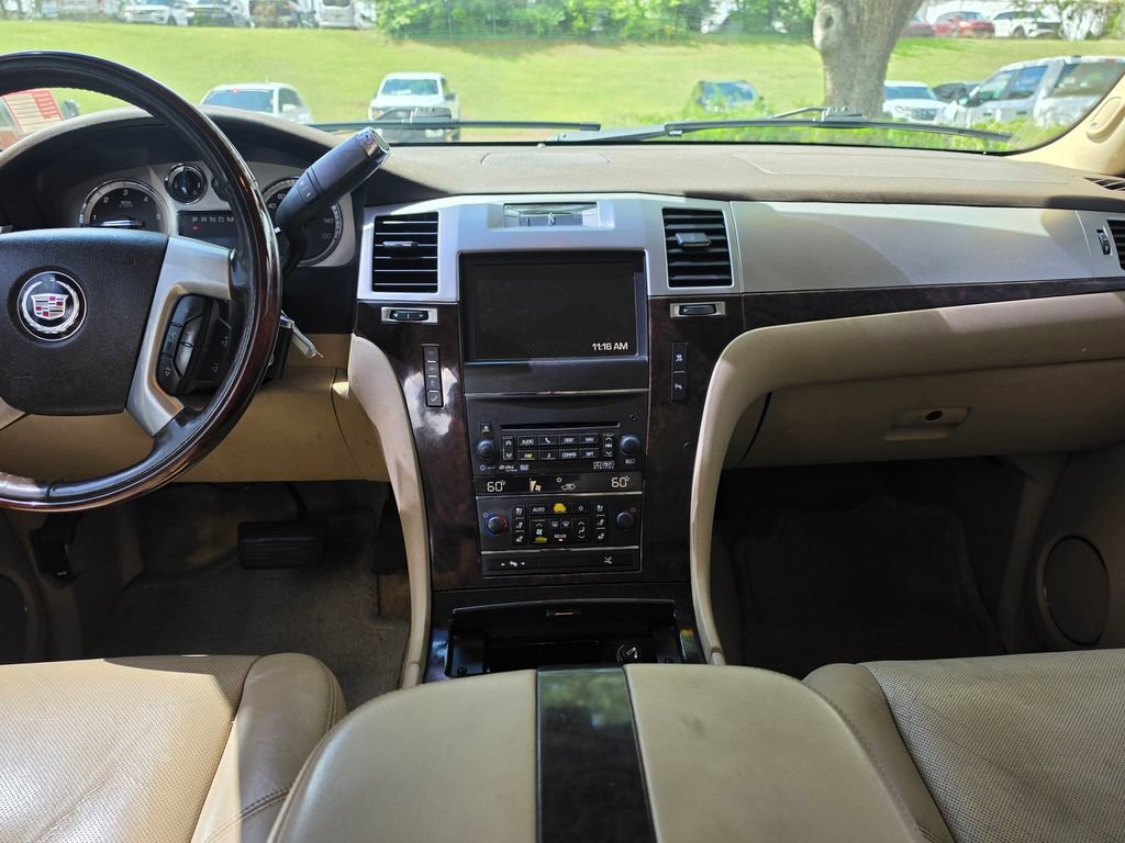 Used 2011 Cadillac Escalade ESV Premium RWD image 17