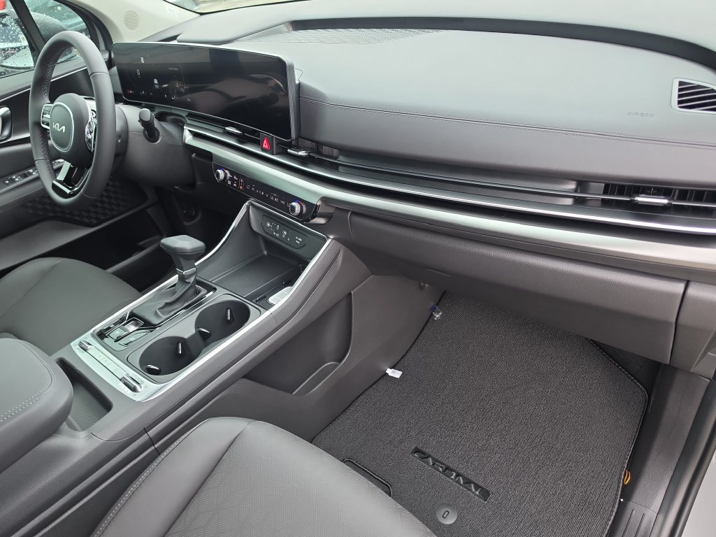 New 2026 Kia Carnival SX w/ SX Dark Edition Package FWD image 12