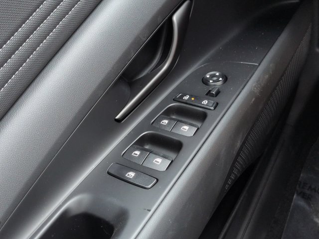 New 2026 Hyundai Elantra SEL Sport FWD image 21