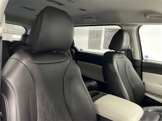 Used 2024 Kia Carnival LX image 19