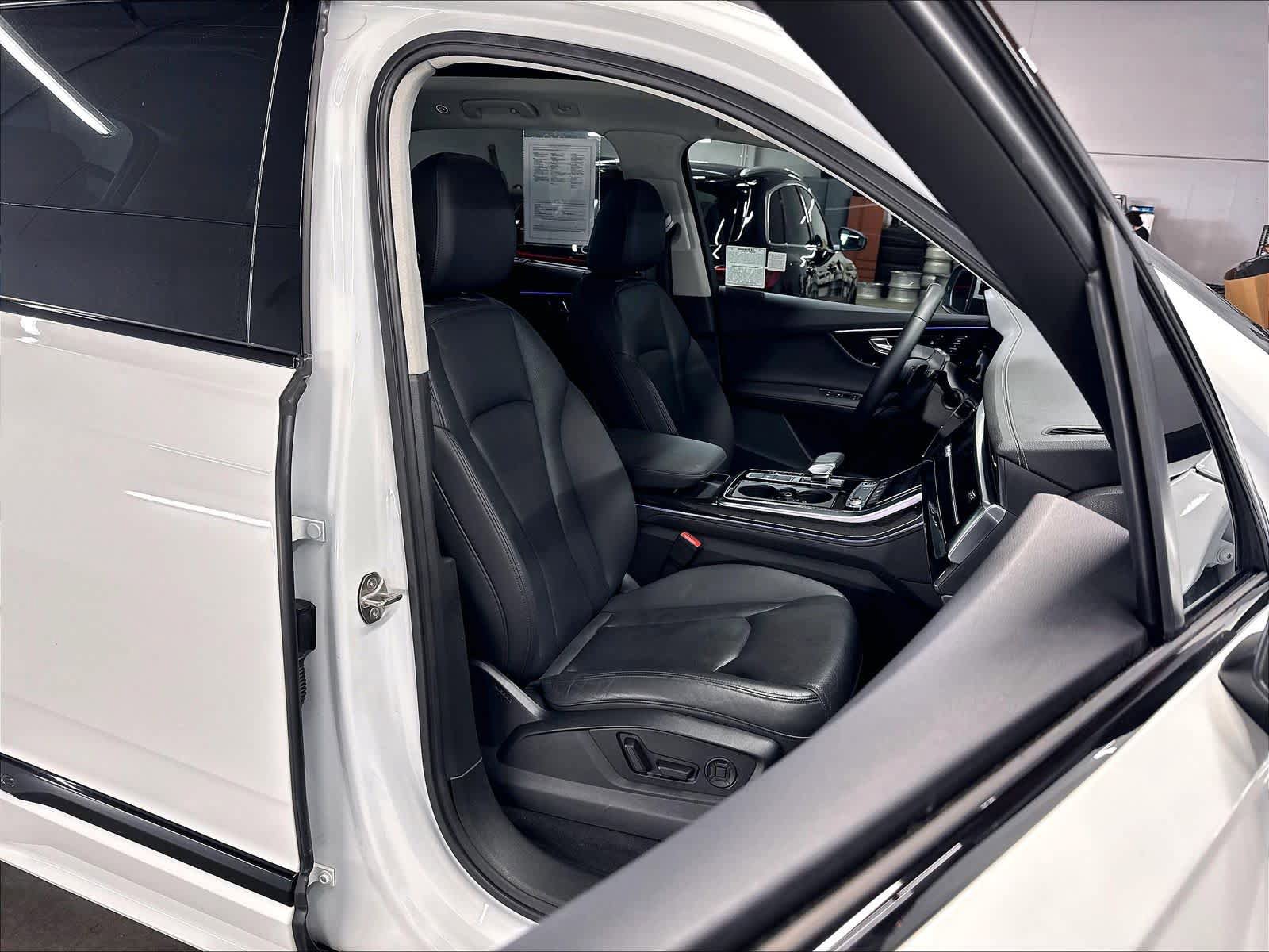 Used 2023 Audi Q7 3.0T Premium Plus w/ Premium Plus Package AWD/4WD image 10