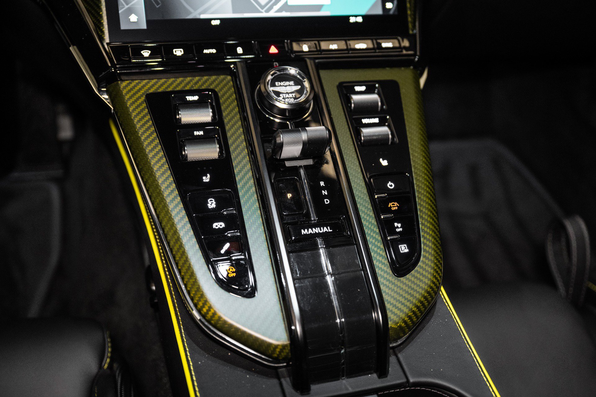 Used 2025 Aston Martin V8 Vantage Coupe image 33