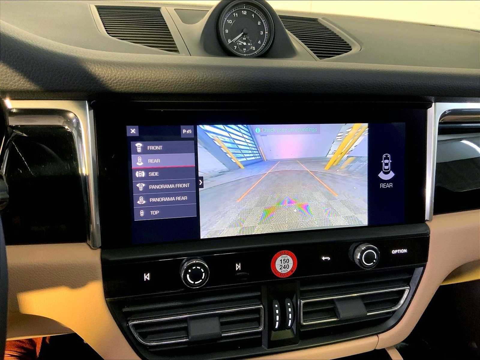 Certified 2025 Porsche Macan image 31