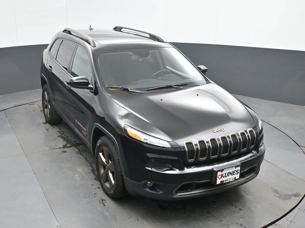 Used 2017 Jeep Cherokee Latitude w/ Cold Weather Group AWD/4WD image 36
