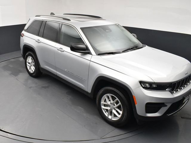 Used 2024 Jeep Grand Cherokee Laredo X w/ Trailer Tow Package image 13