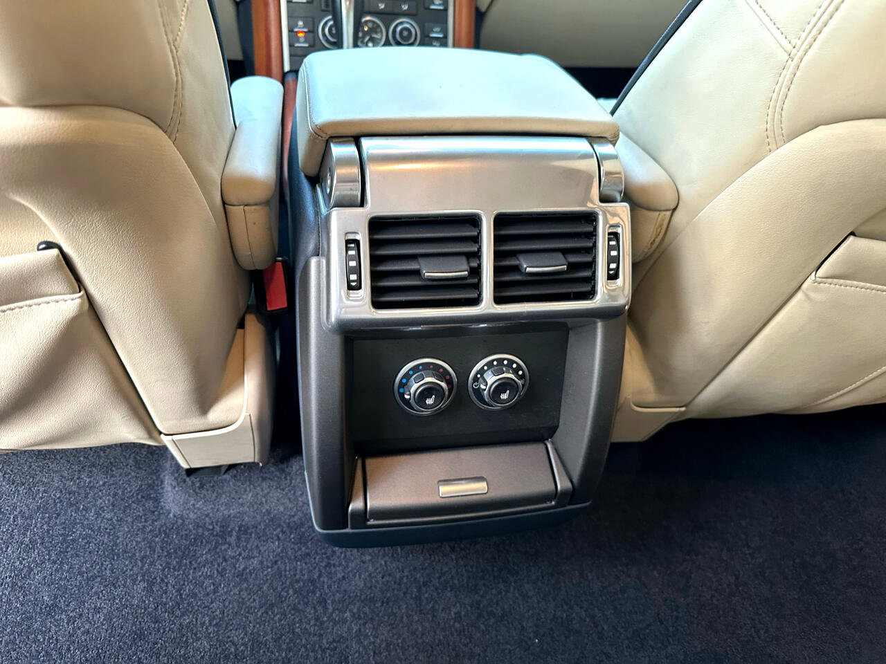 Used 2010 Land Rover Range Rover HSE LUX image 10