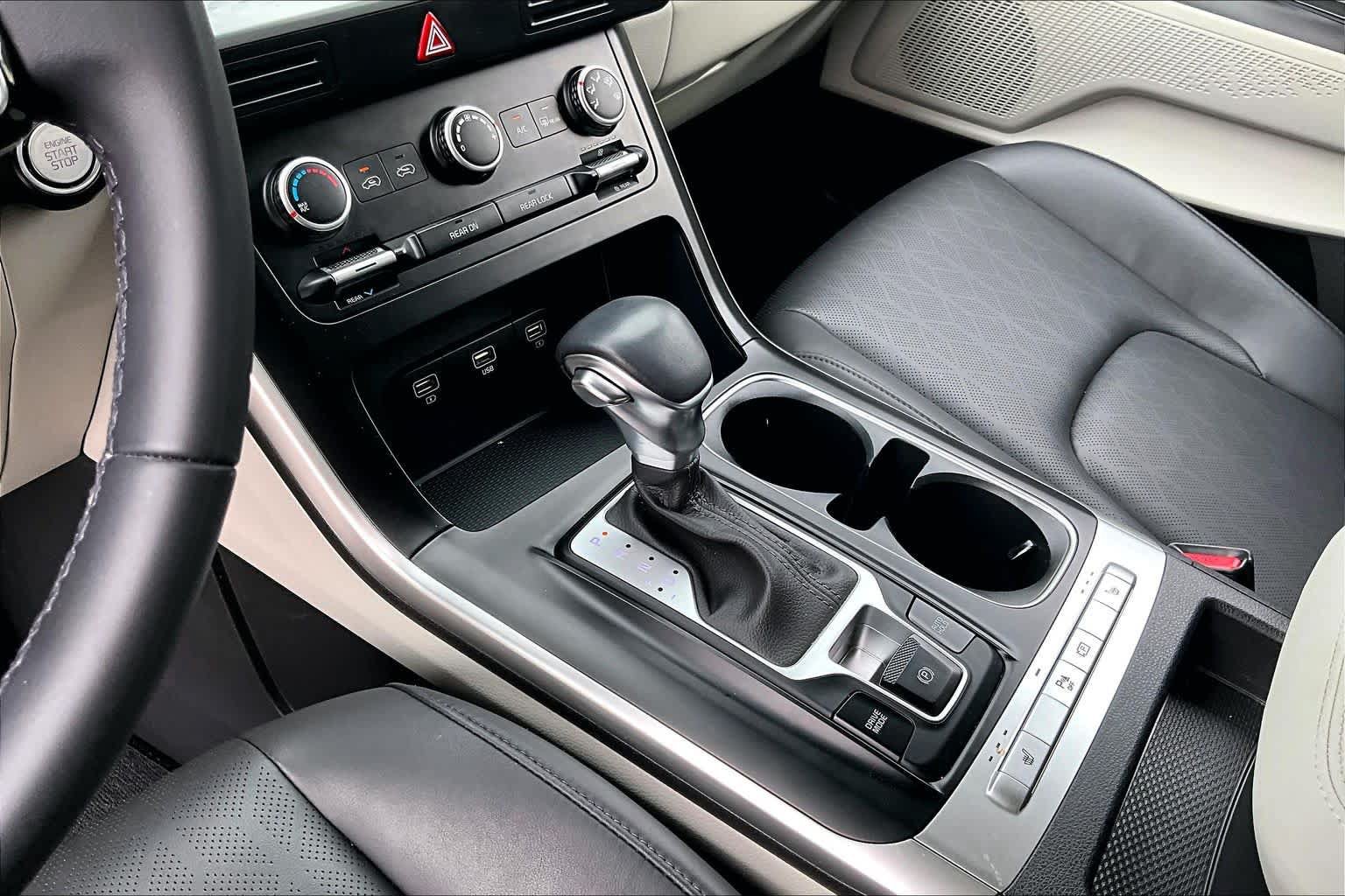 Certified 2023 Kia Carnival LX FWD image 15