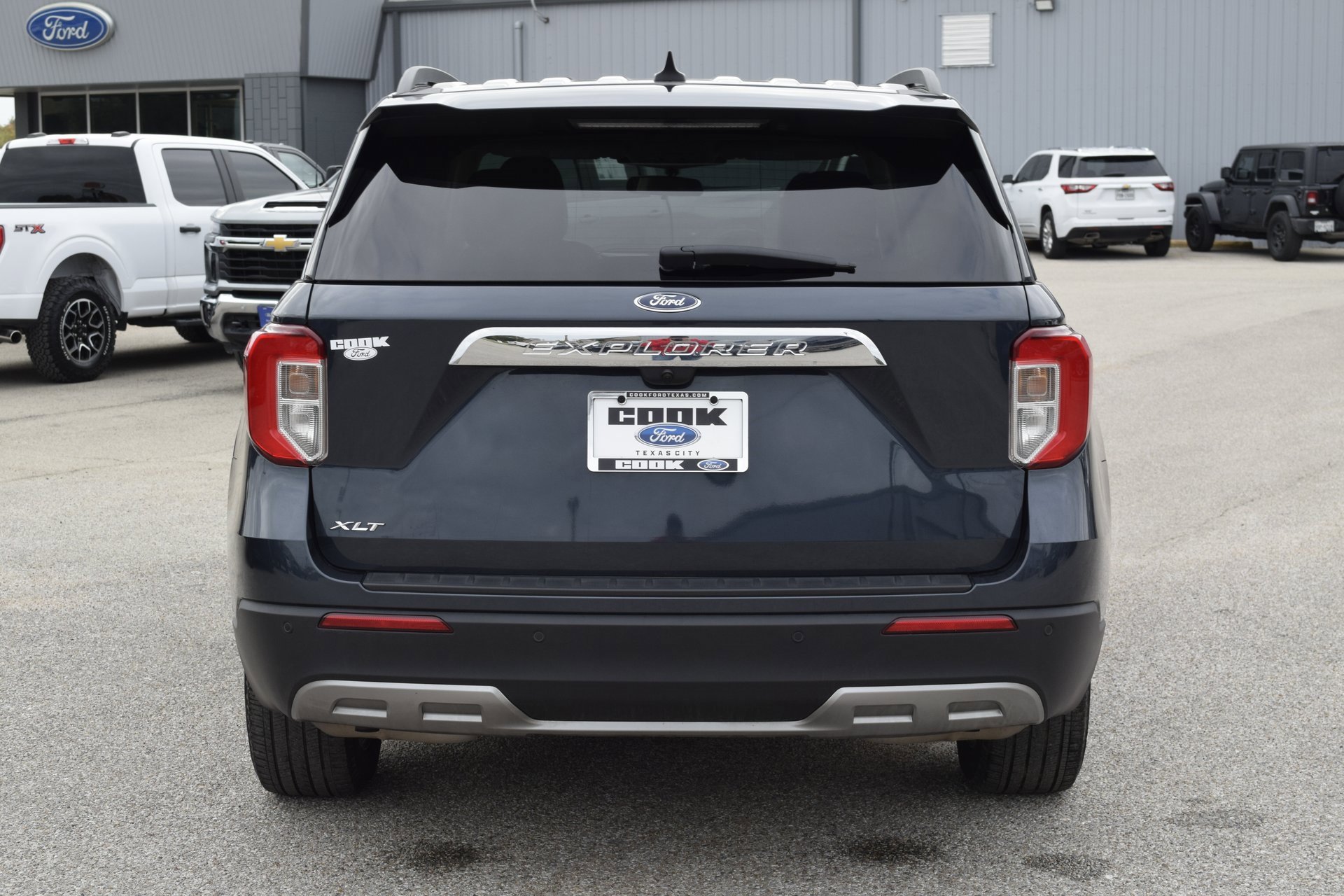 Used 2023 Ford Explorer XLT w/ Equipment Group 202A image 9