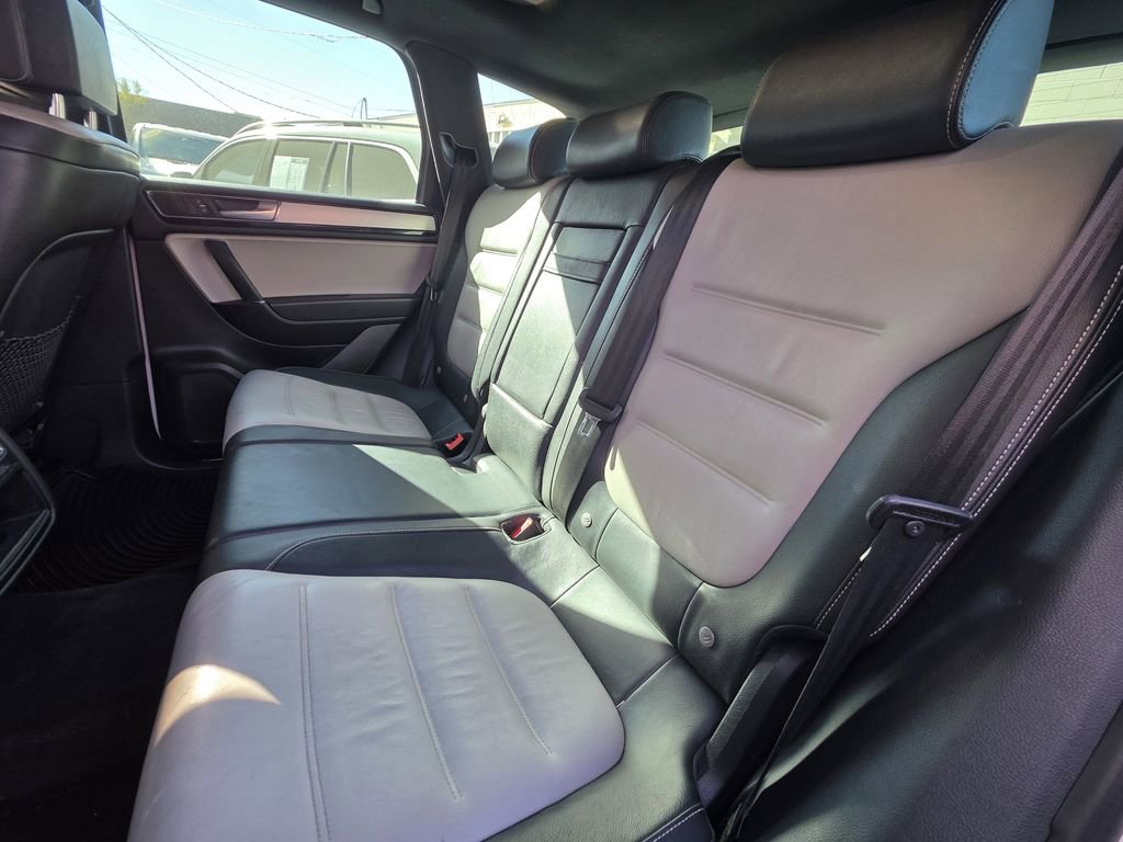 Used 2017 Volkswagen Touareg Wolfsburg Edition image 9