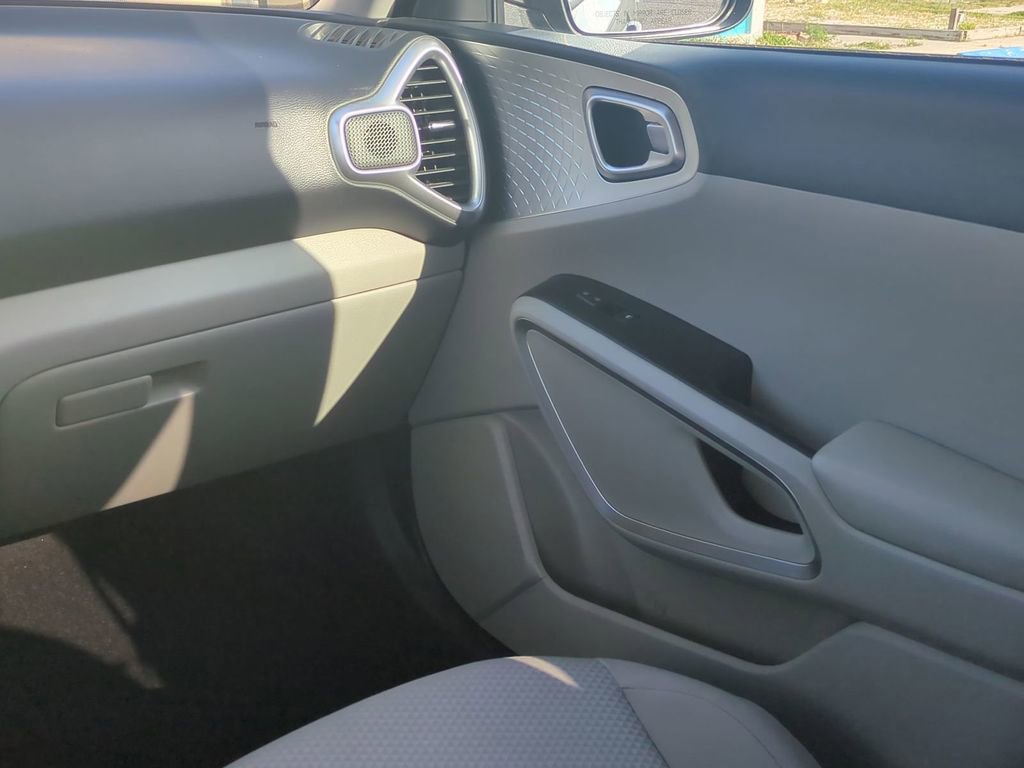 Used 2024 Kia Soul LX FWD image 19