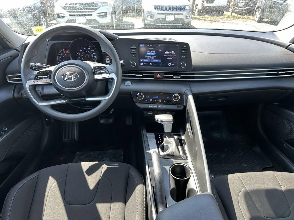 Used 2023 Hyundai Elantra SEL w/ Preferred Accessory Package FWD image 10