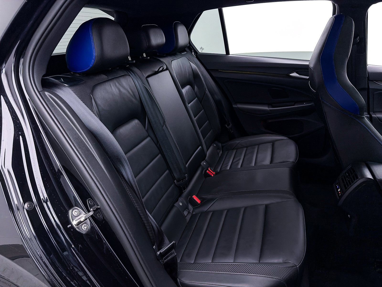 Used 2024 Volkswagen Golf R image 36