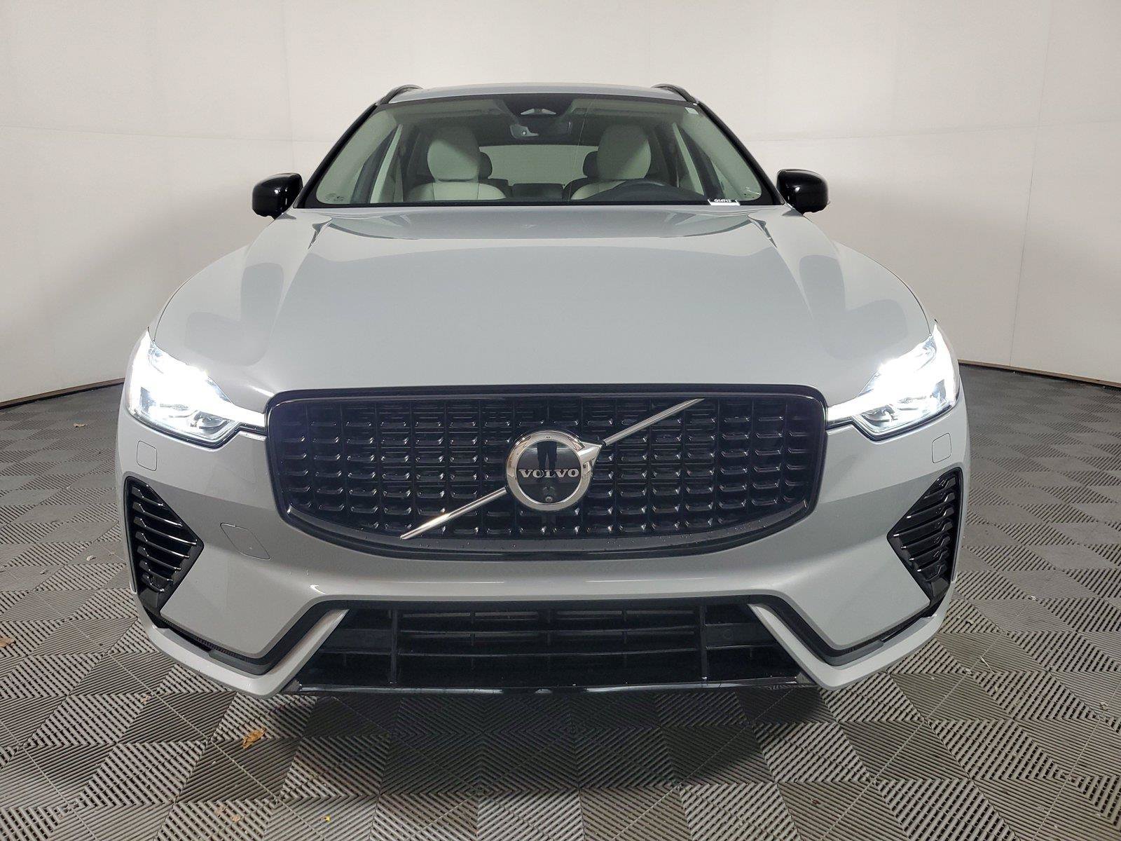 Used 2024 Volvo XC60 T8 Plus AWD/4WD image 2