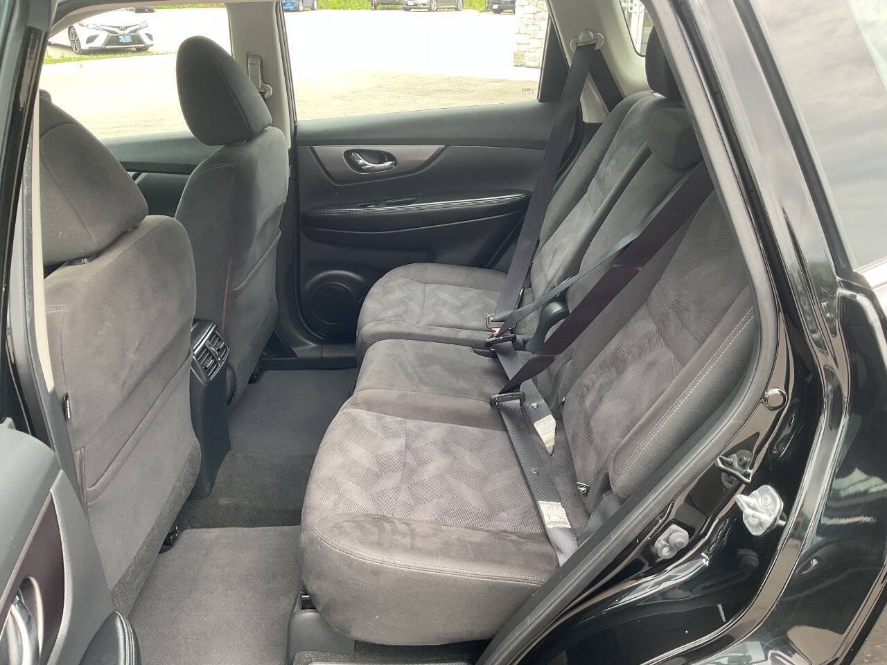 Used 2015 Nissan Rogue S AWD/4WD image 25
