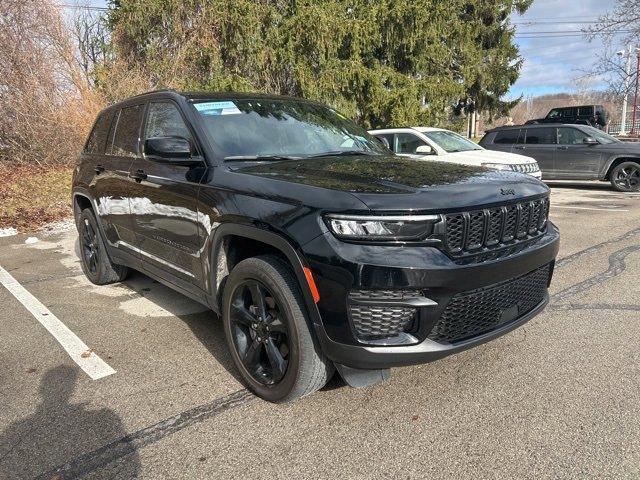 Used 2023 Jeep Grand Cherokee Altitude image 6