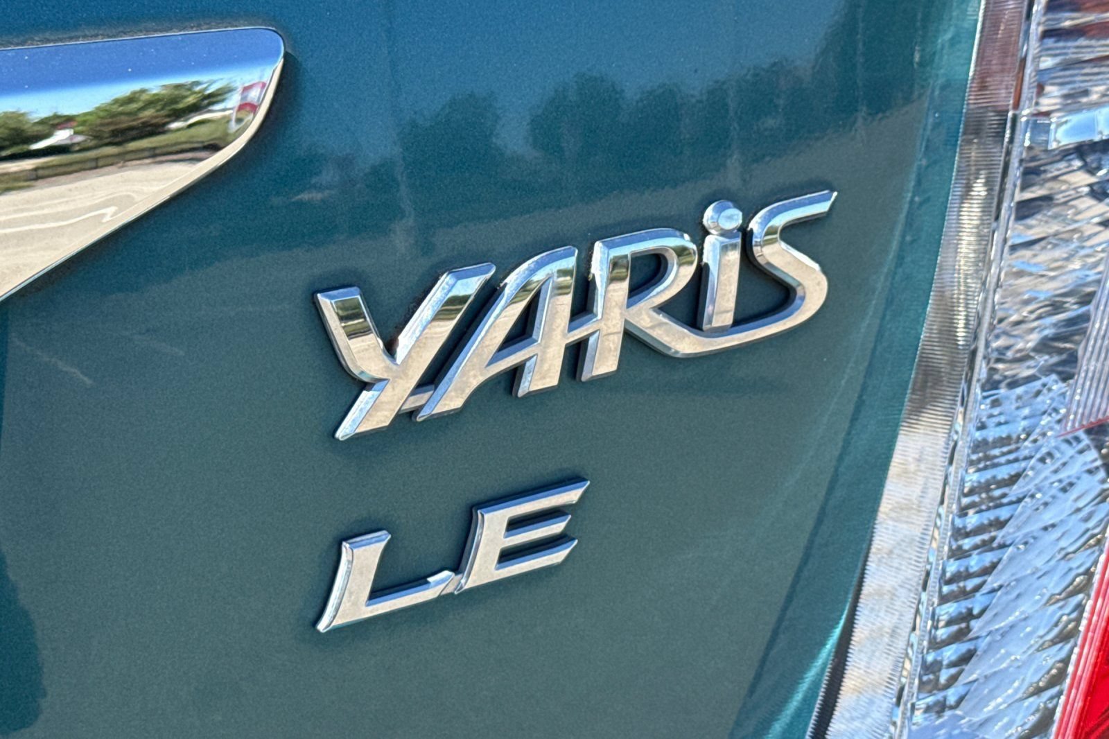 Used 2012 Toyota Yaris LE FWD image 46