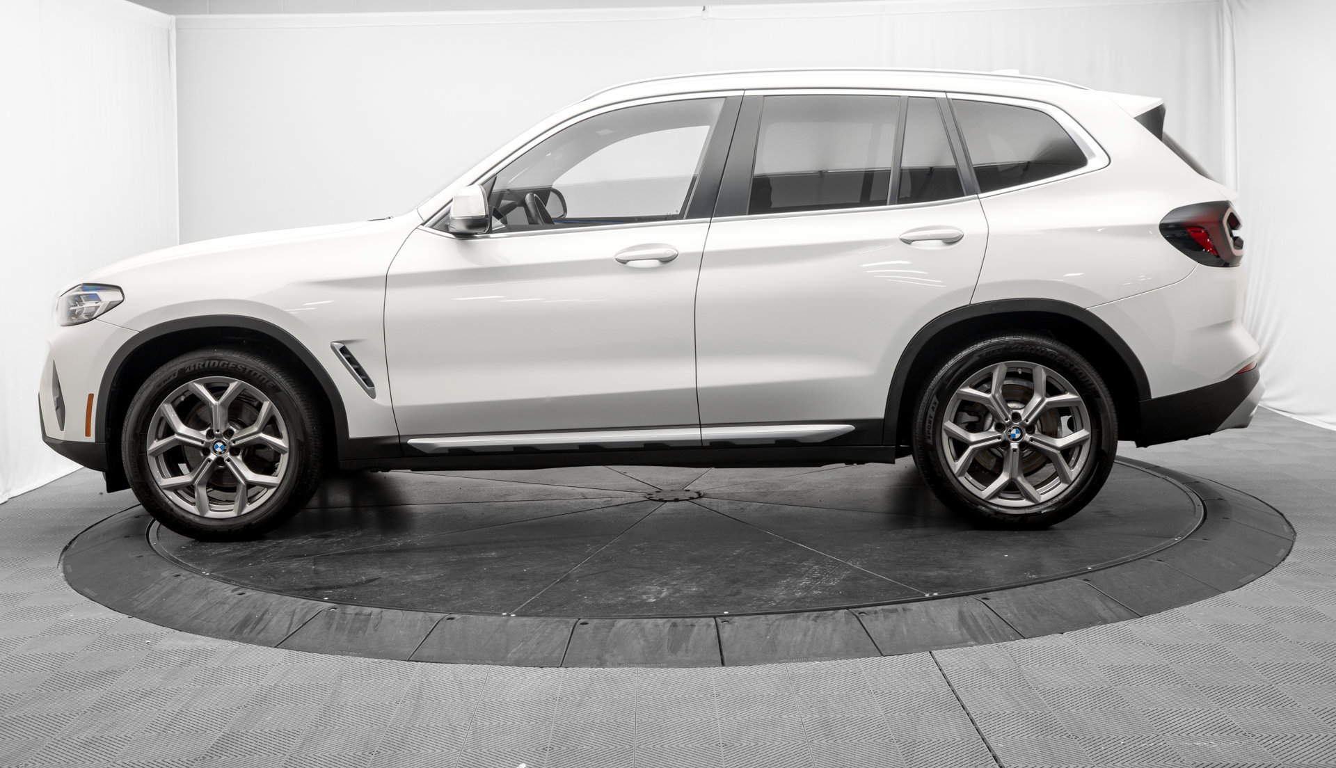 Used 2022 BMW X3 xDrive30i AWD/4WD image 4