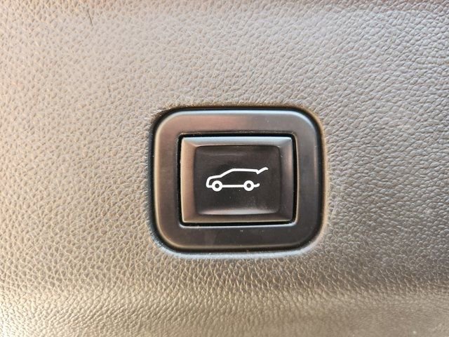 Used 2021 Chevrolet Suburban Z71 image 37