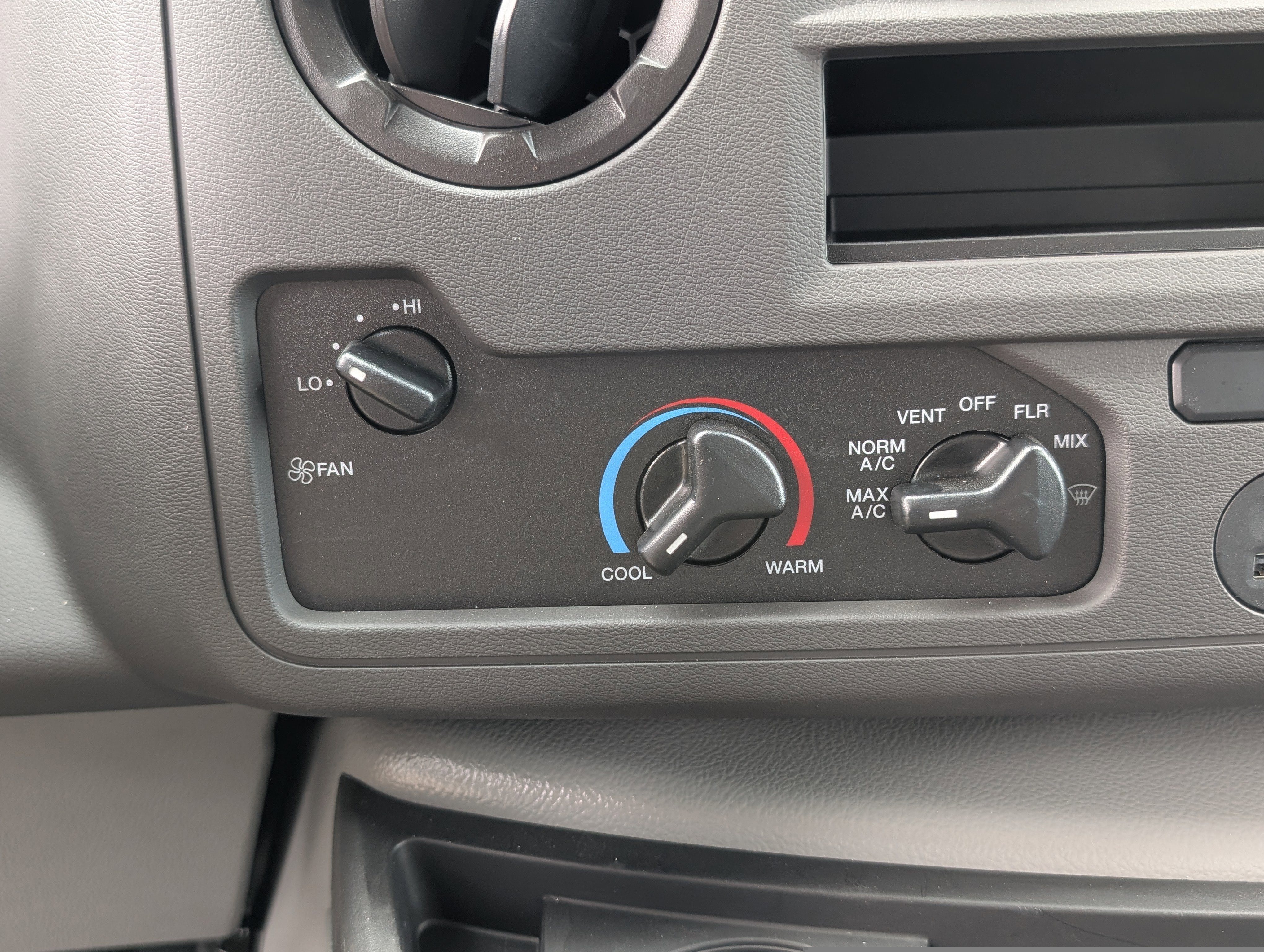 New 2026 Ford E-450 and Econoline 450 Super Duty w/ Power Equipment Group image 16