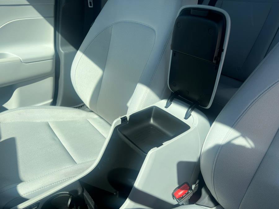 Used 2024 Hyundai Kona SE image 30