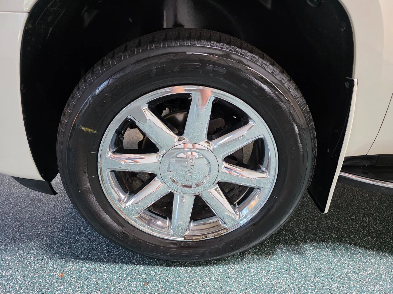 Used 2013 GMC Yukon Denali AWD/4WD image 12