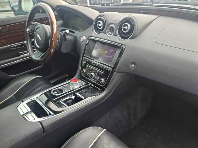 Used 2017 Jaguar XJ R-Sport image 12