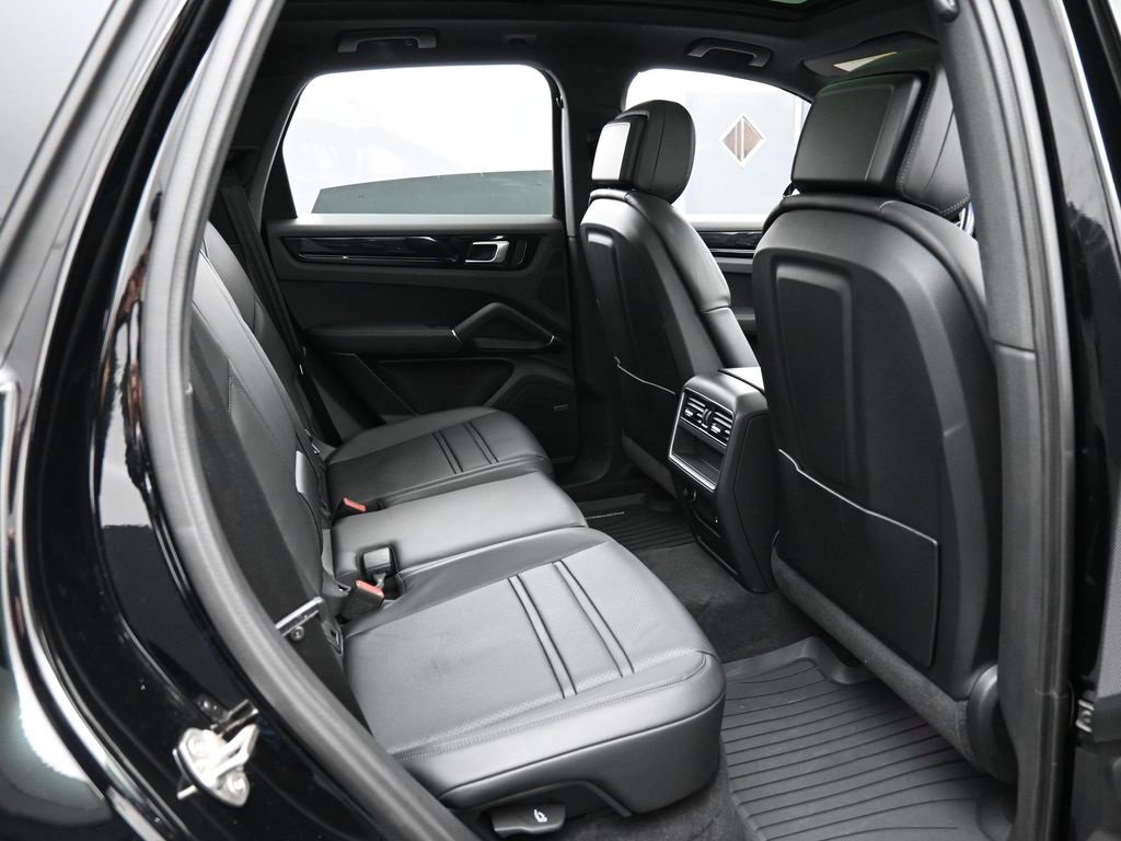 Certified 2023 Porsche Cayenne image 28