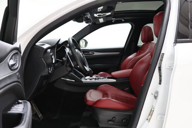 Used 2023 Alfa Romeo Stelvio Veloce AWD/4WD image 15
