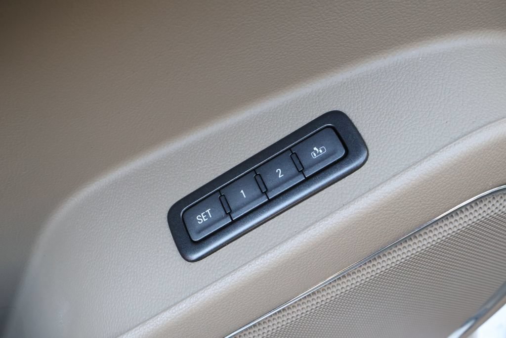Used 2018 Chevrolet Tahoe Premier AWD/4WD image 17
