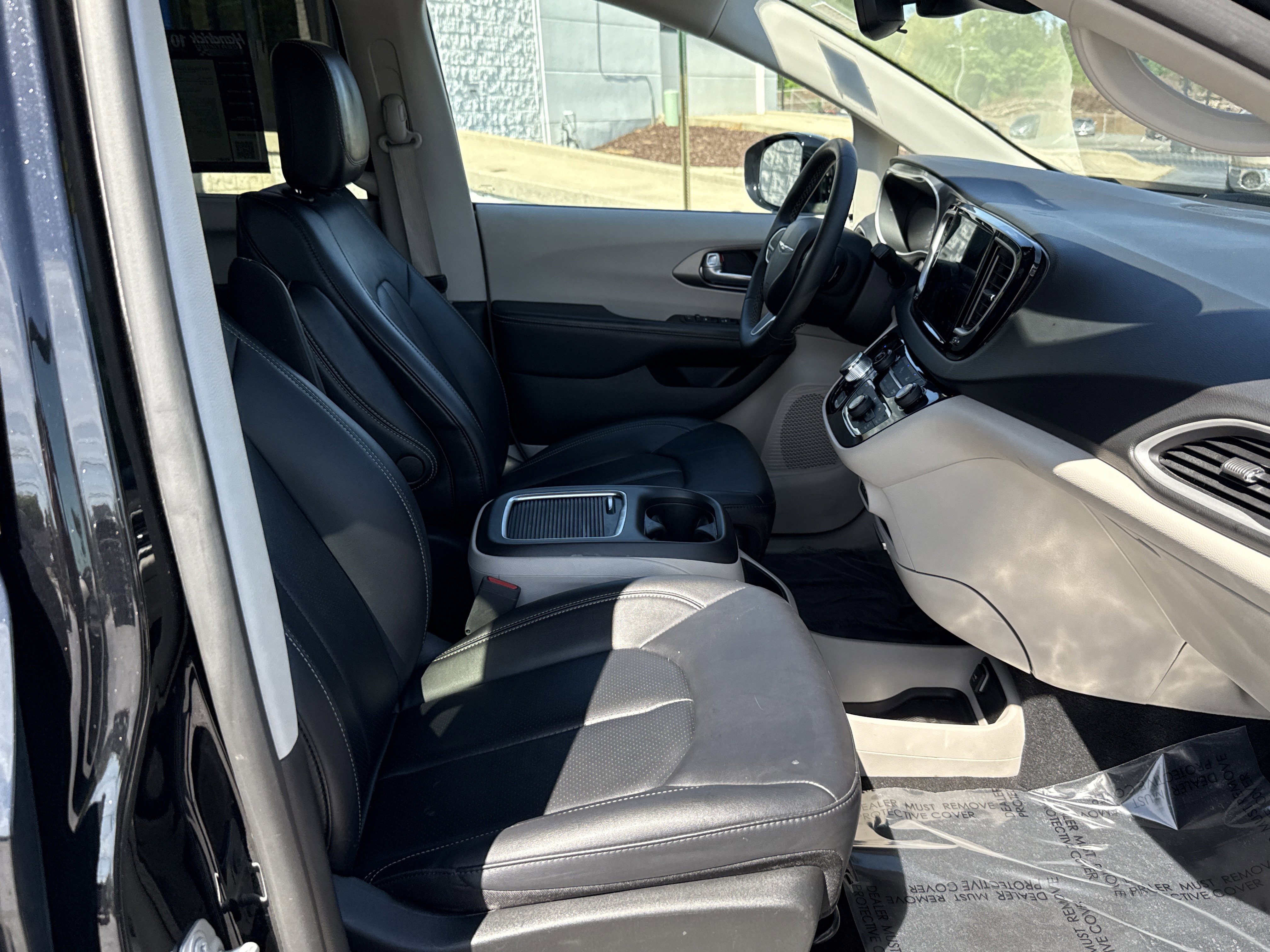 Used 2024 Chrysler Pacifica Touring-L FWD image 33