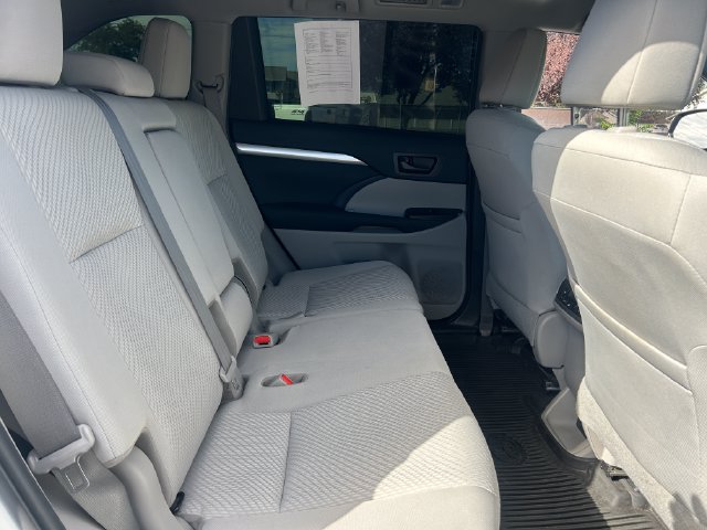 Used 2019 Toyota Highlander LE AWD/4WD image 33