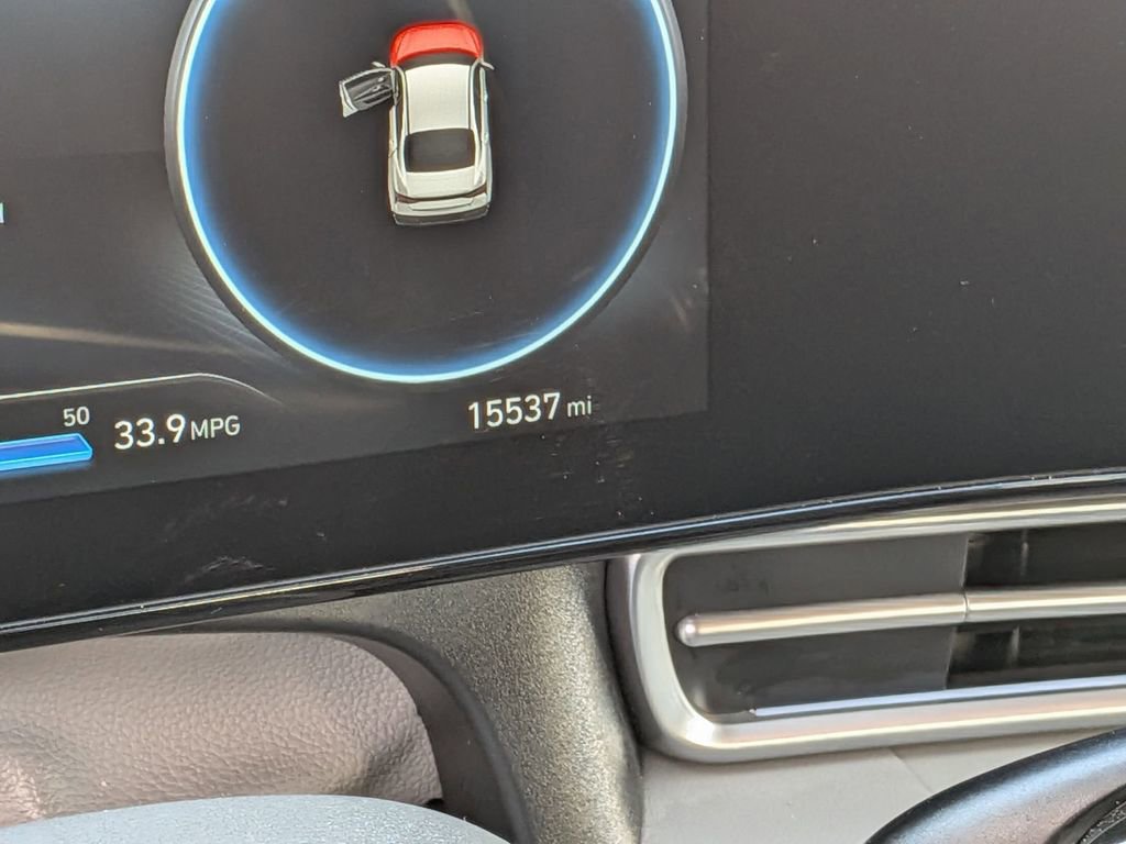 Used 2025 Hyundai Elantra SEL image 17