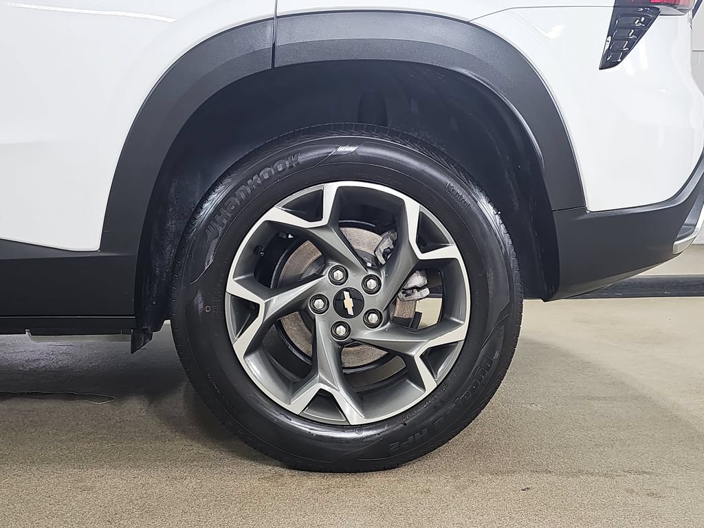 Certified 2025 Chevrolet Trax LT w/ Driver Confidence Package FWD image 37