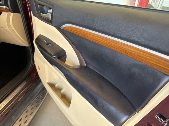 Used 2019 Toyota Highlander Limited Platinum image 36