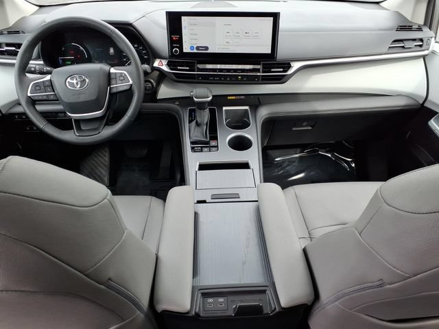 Used 2026 Toyota Sienna XLE FWD image 13