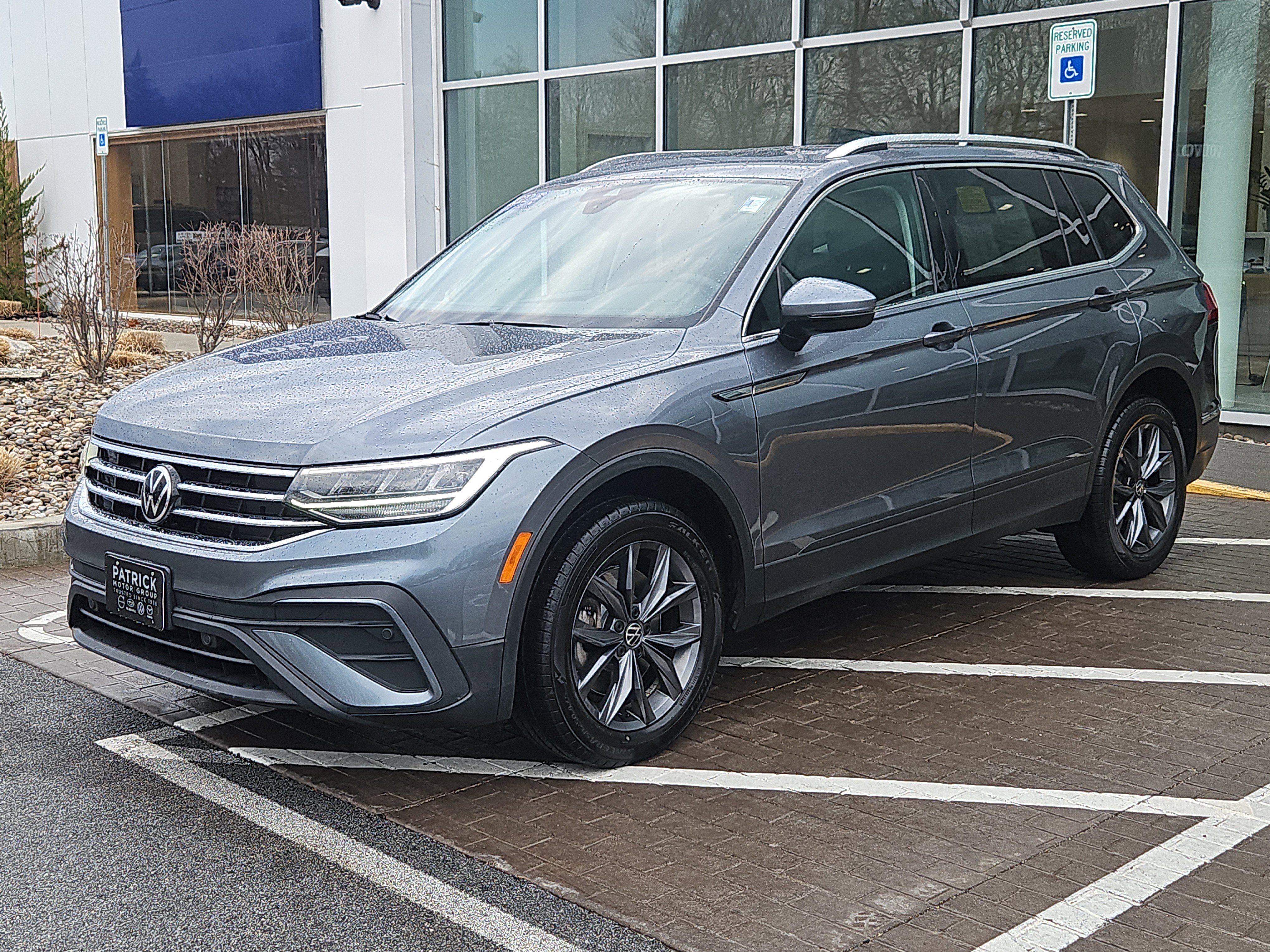 Certified 2022 Volkswagen Tiguan SE w/ Panoramic Sunroof Package image 23