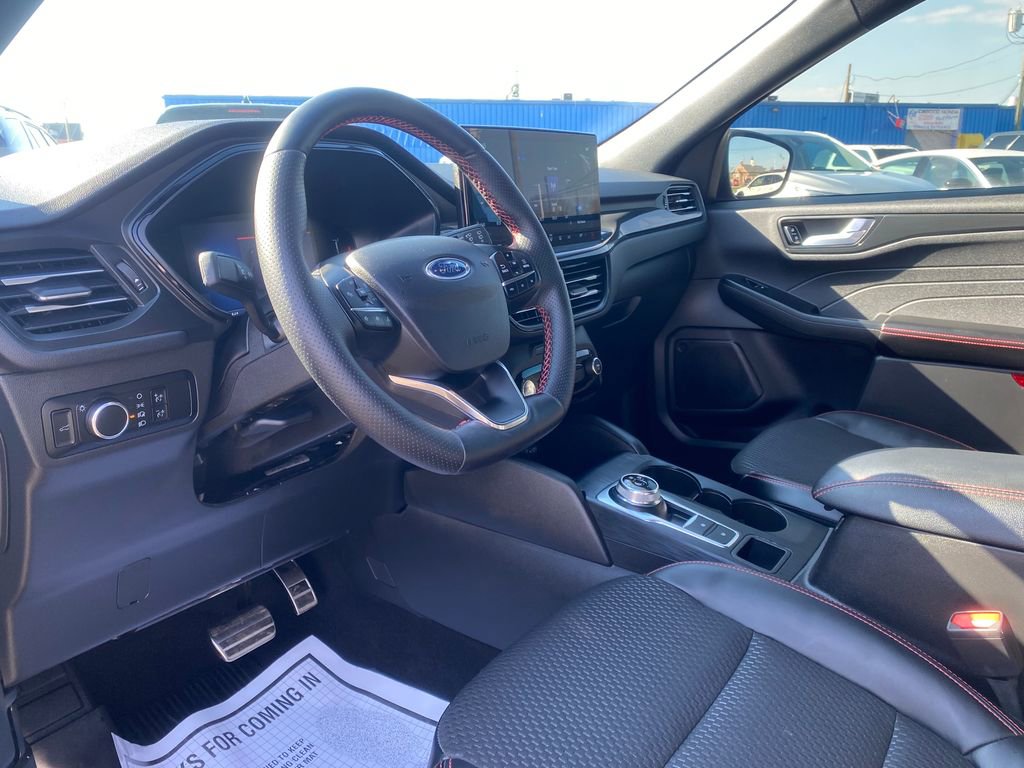 Used 2024 Ford Escape ST-Line w/ Tech Pack #1 AWD/4WD image 9