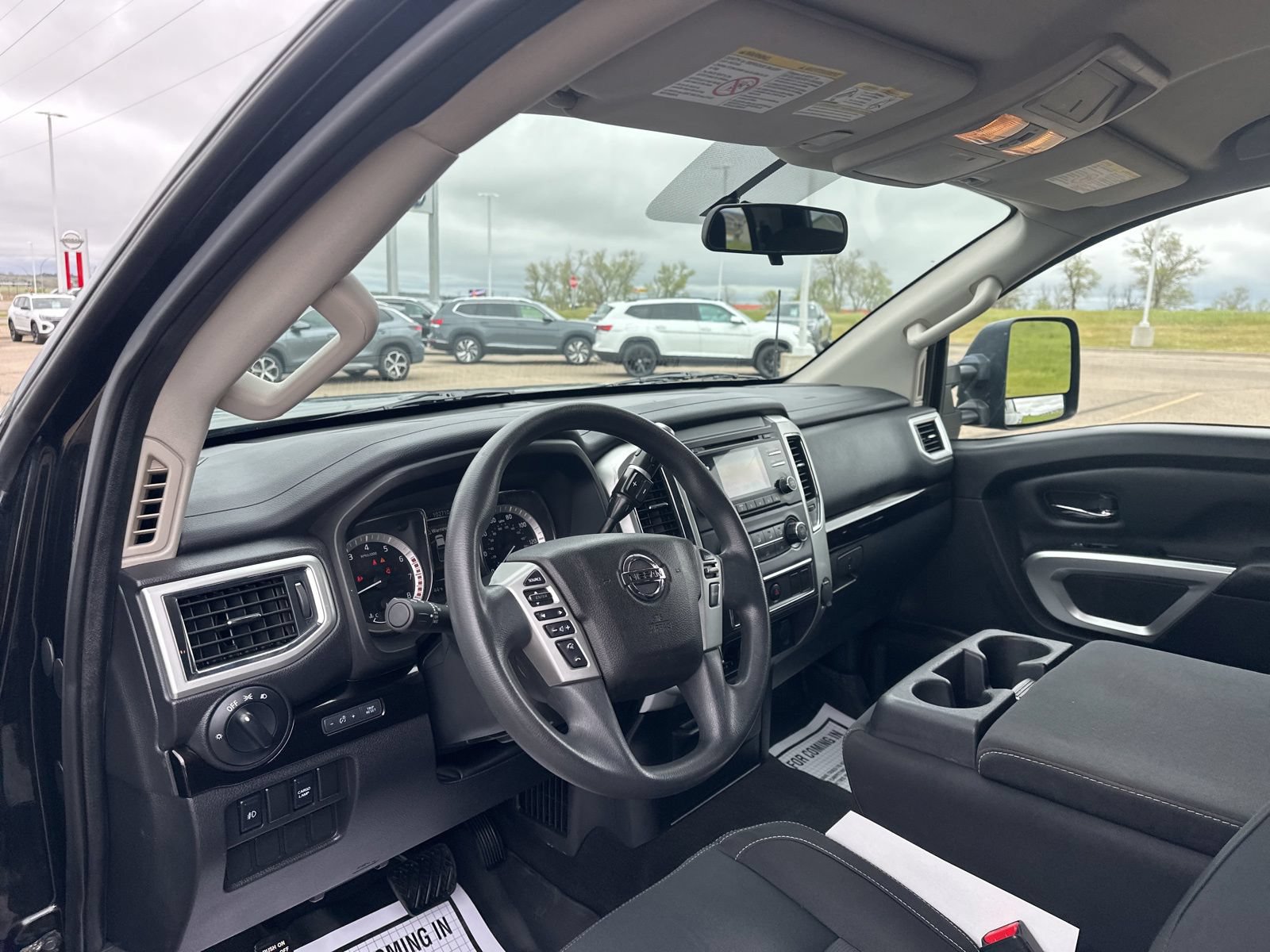 Used 2017 Nissan Titan SV AWD/4WD image 16