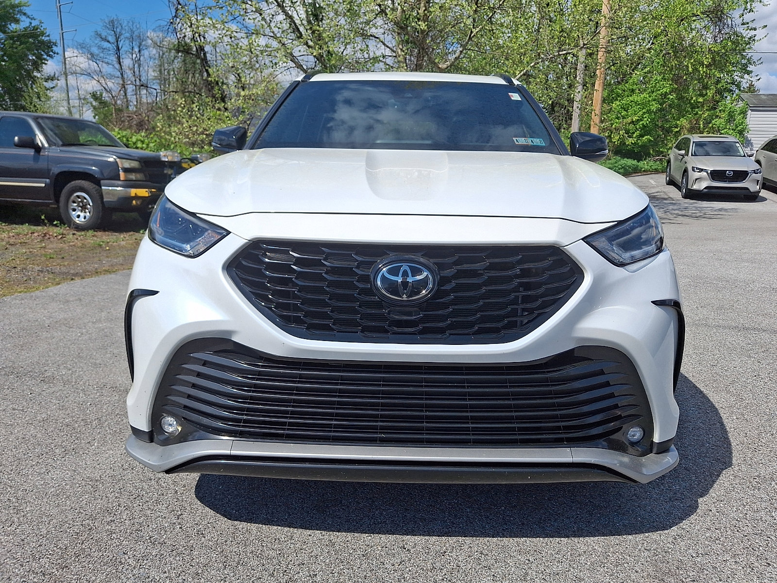 Used 2022 Toyota Highlander XSE FWD image 2