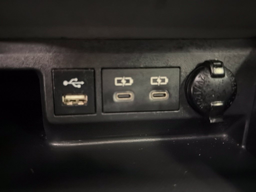 Used 2022 Toyota Highlander XLE AWD/4WD image 24