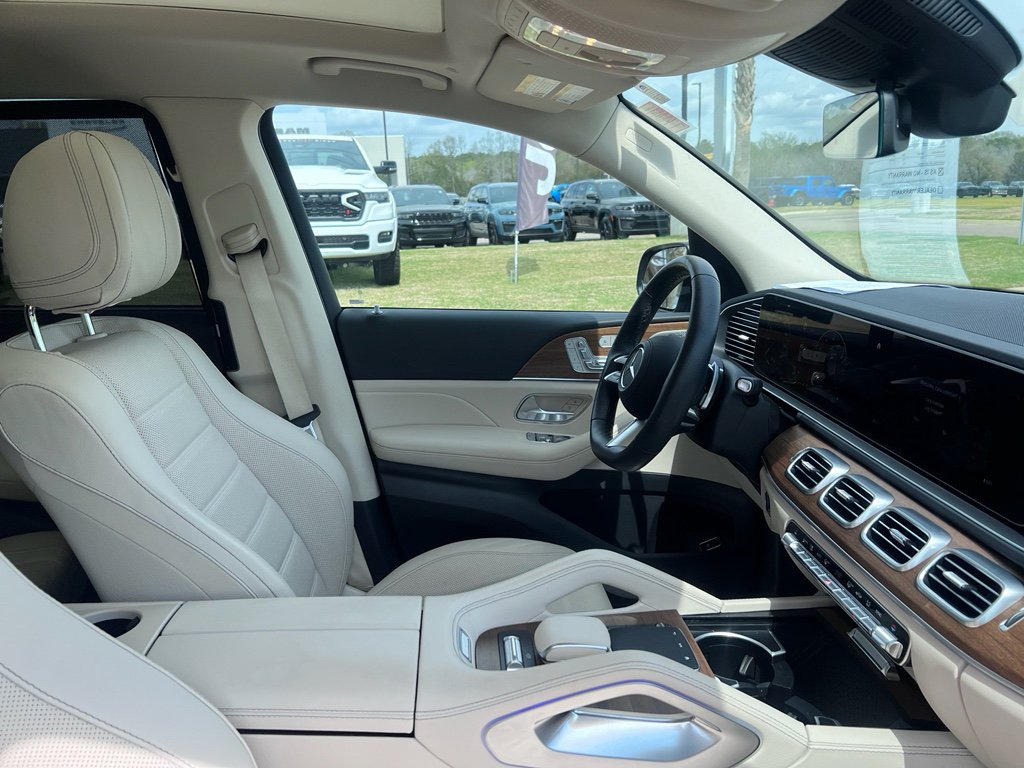 Used 2025 Mercedes-Benz GLS 450 4MATIC image 14